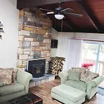 Weekend At Bernie\'S! *Pet Friendly!* **Hot Tub**