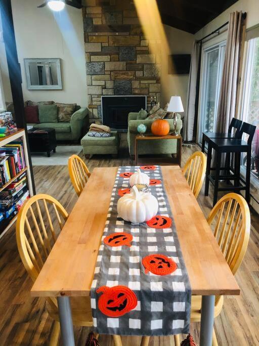 Weekend At Bernie's! *pet Friendly!* **hot Tub** Long Pond