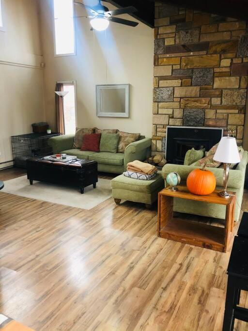 Holiday home Weekend At Bernie's! *pet Friendly!* **hot Tub**